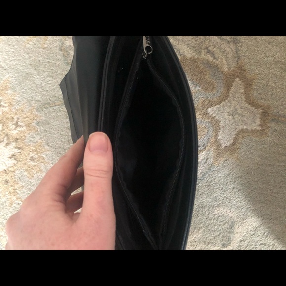 Beautiful leather Danier purse - Picture 10 of 12